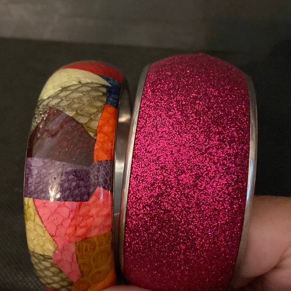 Vintage lot of 2 hot pink sparkles & multi metal Bracelet/bangles - Picture 5 of 10